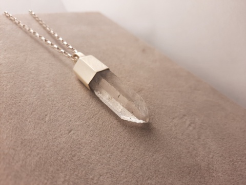 Srebrny wisiorek z Kryształem Górskim