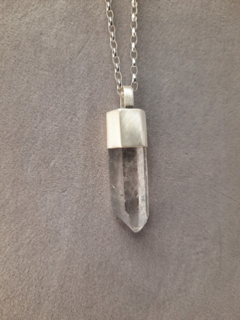 Srebrny wisiorek z Kryształem Górskim