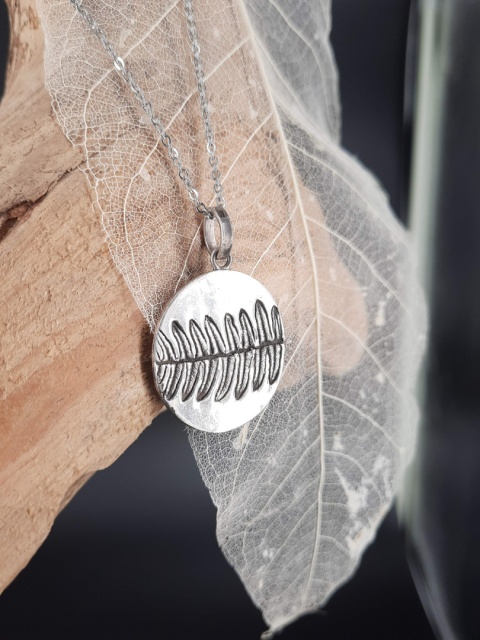 „Leśna Tajemnica” z paprocią – symbol odrodzenia i harmonii