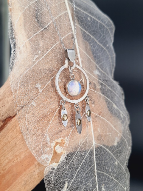 „Łapacz Snów” z opalitem – amulet marzeń i subtelnej magii