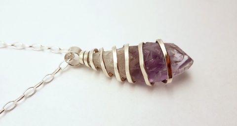 Surowy Ametyst opleciony srebrem