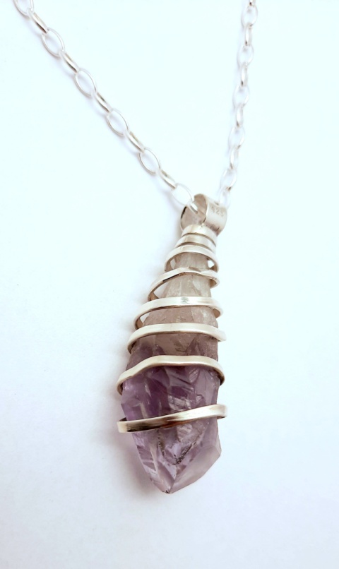 Surowy Ametyst opleciony srebrem