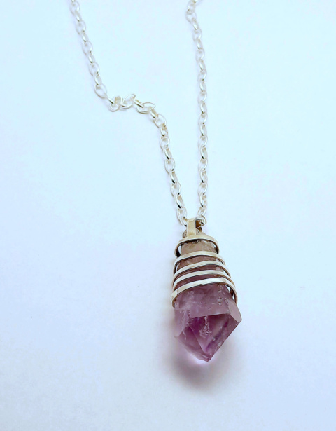 Surowy Ametyst opleciony srebrem